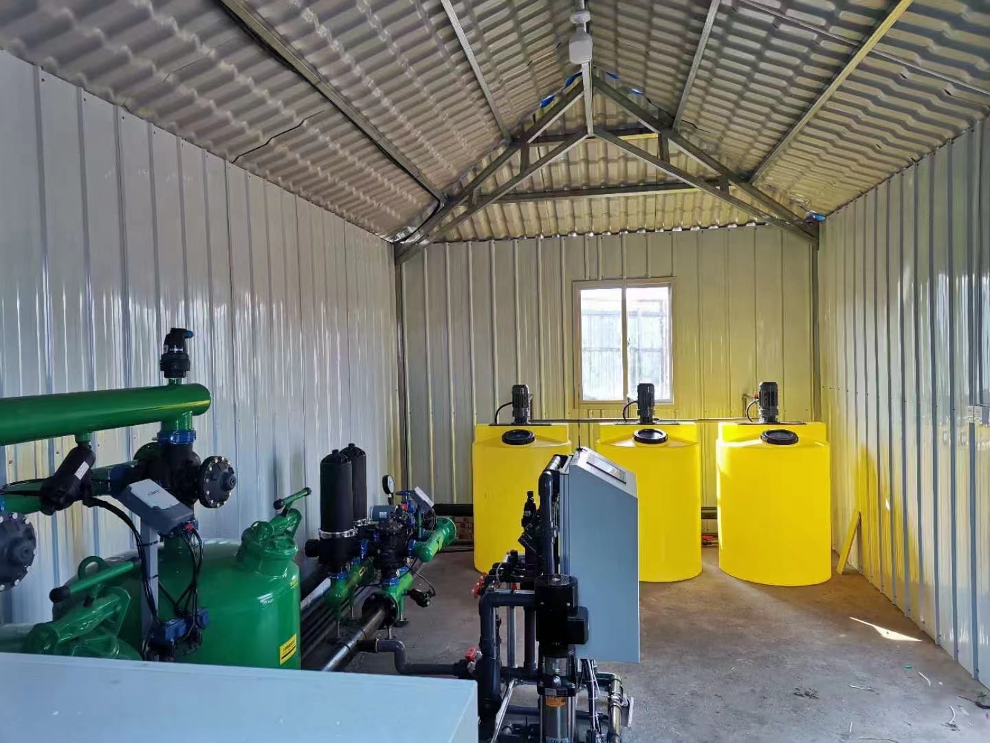 湖南農(nóng)業(yè)水肥一體化灌溉,湖南別墅庭院智能灌溉,長沙沁園灌溉有限公司,湖南足球場噴灌,長沙足球場噴灌,足球場噴灌,足球場灌溉,長沙足球場灌溉,湖南足球場灌溉